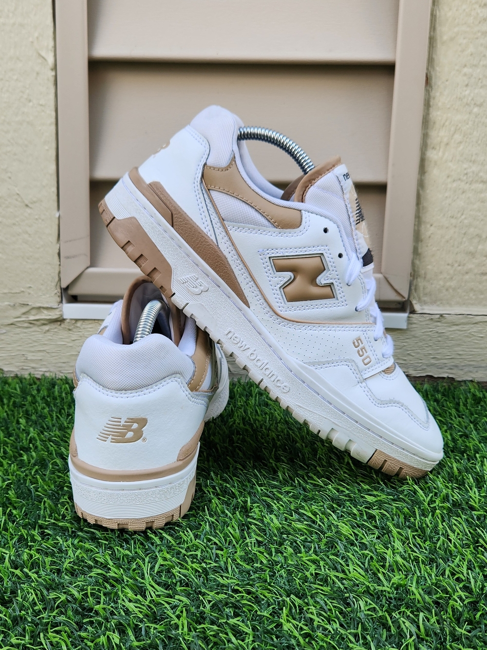 New Balance 550 Women Size 10 B White Incense Leather Athletic Sneaker BBW550BT